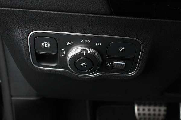 Mercedes-Benz GLA 250 e AMG Line Automaat PHEV Nieuw Model! Leder Navigatie Augmented reality Virtual Cockpit Handsfree elektrische achterklep Dab Stoel verwarming Led Trekhaak