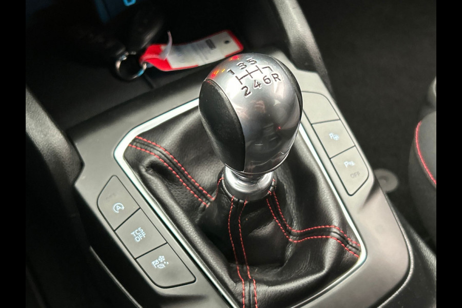 Ford FOCUS Wagon 1.0 EcoBoost ST Line Business | Origineel NL | Trekhaak | Adaptieve Cruise/Control | Carplay | Camera |