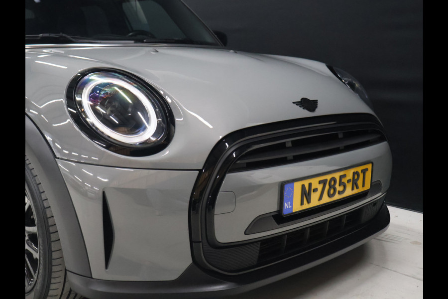 MINI 5-deurs 1.5 Cooper Classic [APPLE CARPLAY, CRUISE CONTROL, DIGITAL DASH, SENSOREN ACHTER, SFEERVERLICHTING, CLIMATE CONTROL, HALF LEDER, NAVIGATIE, BLUETOOTH, NIEUWSTAAT]