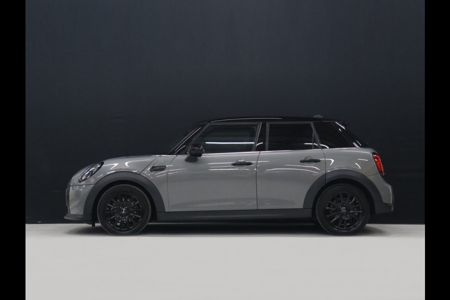 MINI 5-deurs 1.5 Cooper Classic [APPLE CARPLAY, CRUISE CONTROL, DIGITAL DASH, SENSOREN ACHTER, SFEERVERLICHTING, CLIMATE CONTROL, HALF LEDER, NAVIGATIE, BLUETOOTH, NIEUWSTAAT]
