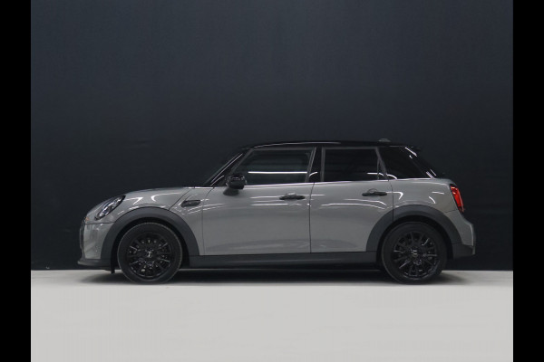 MINI 5-deurs 1.5 Cooper Classic [APPLE CARPLAY, CRUISE CONTROL, DIGITAL DASH, SENSOREN ACHTER, SFEERVERLICHTING, CLIMATE CONTROL, HALF LEDER, NAVIGATIE, BLUETOOTH, NIEUWSTAAT]