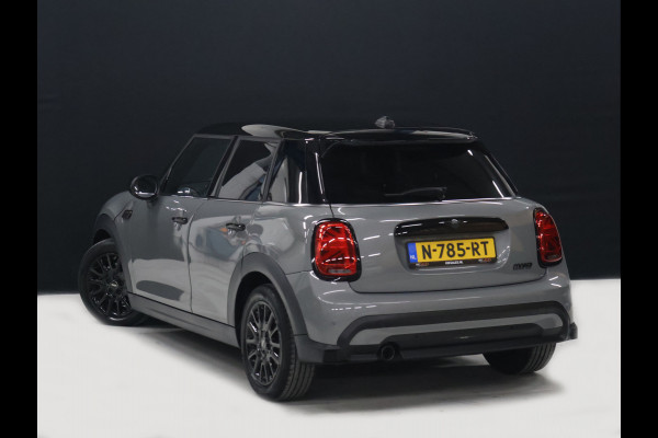 MINI 5-deurs 1.5 Cooper Classic [APPLE CARPLAY, CRUISE CONTROL, DIGITAL DASH, SENSOREN ACHTER, SFEERVERLICHTING, CLIMATE CONTROL, HALF LEDER, NAVIGATIE, BLUETOOTH, NIEUWSTAAT]