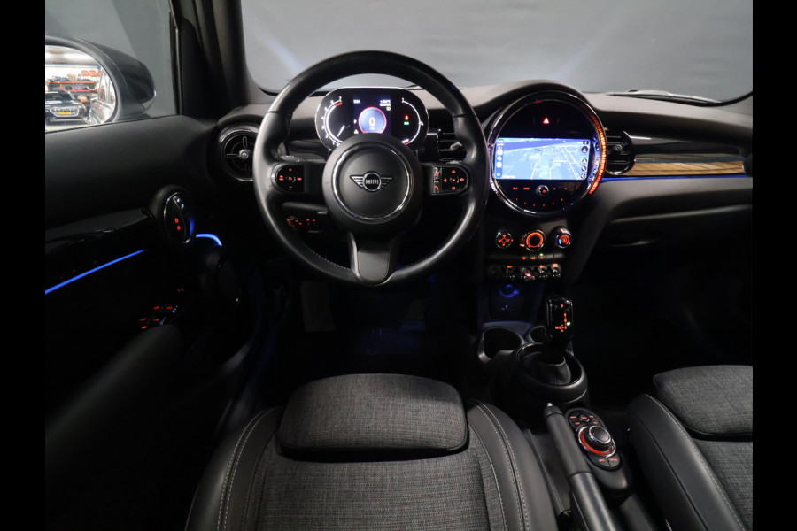MINI 5-deurs 1.5 Cooper Classic [APPLE CARPLAY, CRUISE CONTROL, DIGITAL DASH, SENSOREN ACHTER, SFEERVERLICHTING, CLIMATE CONTROL, HALF LEDER, NAVIGATIE, BLUETOOTH, NIEUWSTAAT]