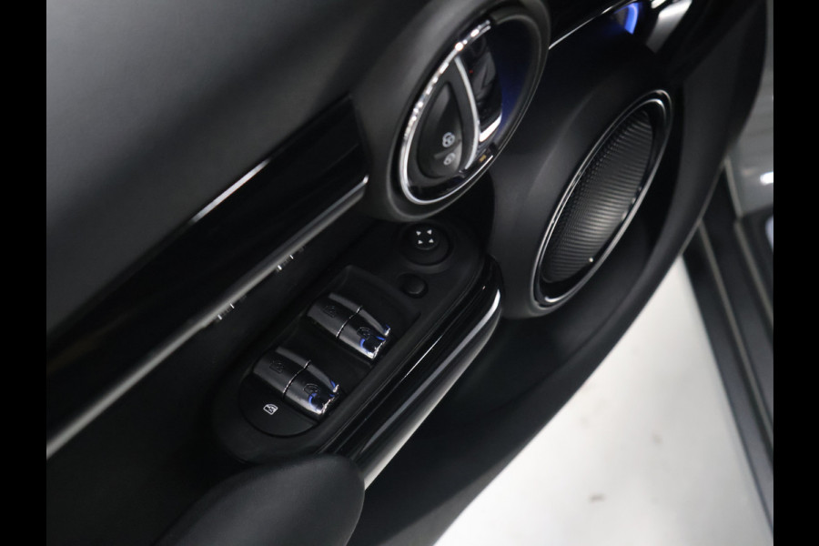 MINI 5-deurs 1.5 Cooper Classic [APPLE CARPLAY, CRUISE CONTROL, DIGITAL DASH, SENSOREN ACHTER, SFEERVERLICHTING, CLIMATE CONTROL, HALF LEDER, NAVIGATIE, BLUETOOTH, NIEUWSTAAT]