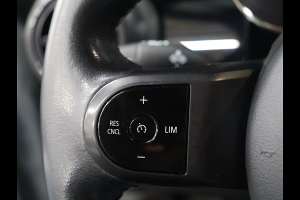 MINI 5-deurs 1.5 Cooper Classic [APPLE CARPLAY, CRUISE CONTROL, DIGITAL DASH, SENSOREN ACHTER, SFEERVERLICHTING, CLIMATE CONTROL, HALF LEDER, NAVIGATIE, BLUETOOTH, NIEUWSTAAT]