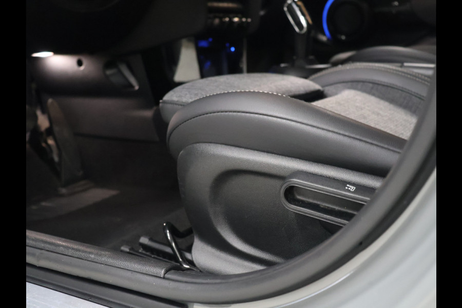 MINI 5-deurs 1.5 Cooper Classic [APPLE CARPLAY, CRUISE CONTROL, DIGITAL DASH, SENSOREN ACHTER, SFEERVERLICHTING, CLIMATE CONTROL, HALF LEDER, NAVIGATIE, BLUETOOTH, NIEUWSTAAT]