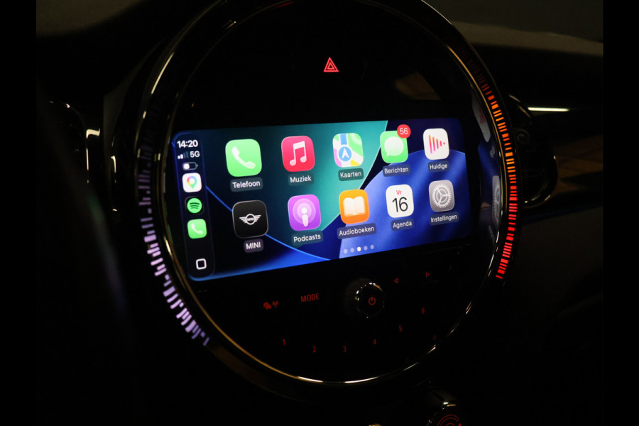 MINI 5-deurs 1.5 Cooper Classic [APPLE CARPLAY, CRUISE CONTROL, DIGITAL DASH, SENSOREN ACHTER, SFEERVERLICHTING, CLIMATE CONTROL, HALF LEDER, NAVIGATIE, BLUETOOTH, NIEUWSTAAT]