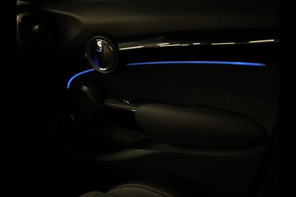 MINI 5-deurs 1.5 Cooper Classic [APPLE CARPLAY, CRUISE CONTROL, DIGITAL DASH, SENSOREN ACHTER, SFEERVERLICHTING, CLIMATE CONTROL, HALF LEDER, NAVIGATIE, BLUETOOTH, NIEUWSTAAT]