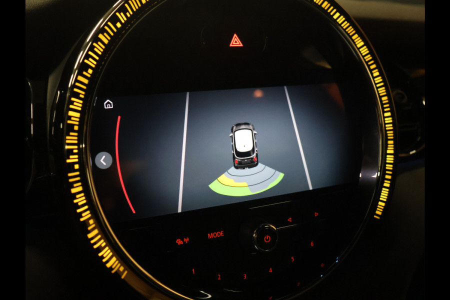MINI 5-deurs 1.5 Cooper Classic [APPLE CARPLAY, CRUISE CONTROL, DIGITAL DASH, SENSOREN ACHTER, SFEERVERLICHTING, CLIMATE CONTROL, HALF LEDER, NAVIGATIE, BLUETOOTH, NIEUWSTAAT]
