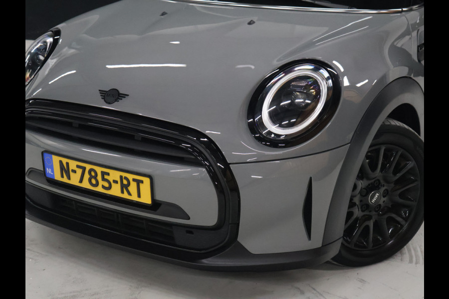 MINI 5-deurs 1.5 Cooper Classic [APPLE CARPLAY, CRUISE CONTROL, DIGITAL DASH, SENSOREN ACHTER, SFEERVERLICHTING, CLIMATE CONTROL, HALF LEDER, NAVIGATIE, BLUETOOTH, NIEUWSTAAT]
