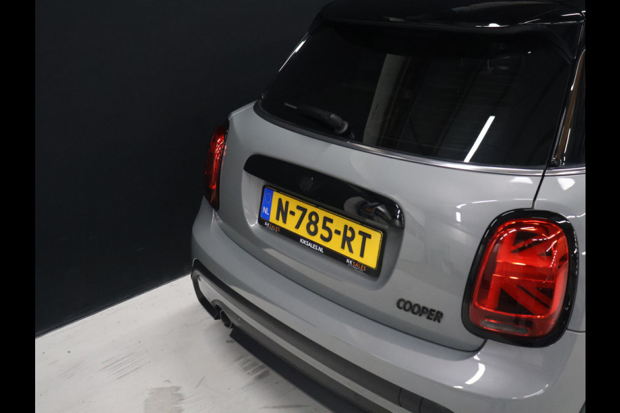 MINI 5-deurs 1.5 Cooper Classic [APPLE CARPLAY, CRUISE CONTROL, DIGITAL DASH, SENSOREN ACHTER, SFEERVERLICHTING, CLIMATE CONTROL, HALF LEDER, NAVIGATIE, BLUETOOTH, NIEUWSTAAT]