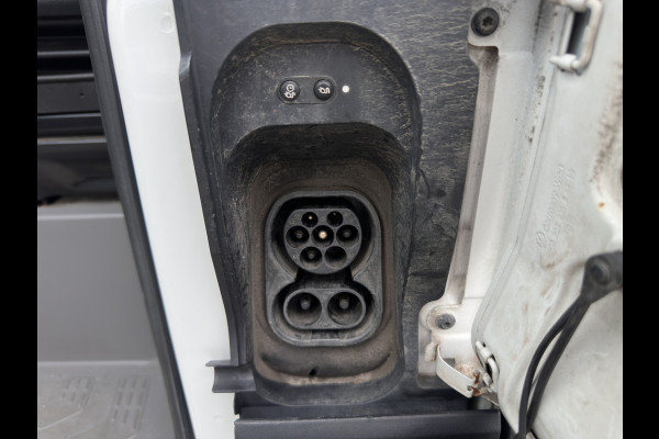 MAN eTGE Basis 36 kWh Aut. *HEATPUMP | NAVI-FULLMAP | AIRCO | CRUISE | 3-PERS | CAMERA | HEATED-ERGO-SEATS | PDC | DAB | WIFI | FULL-LED | CCS-FASTLOADER*