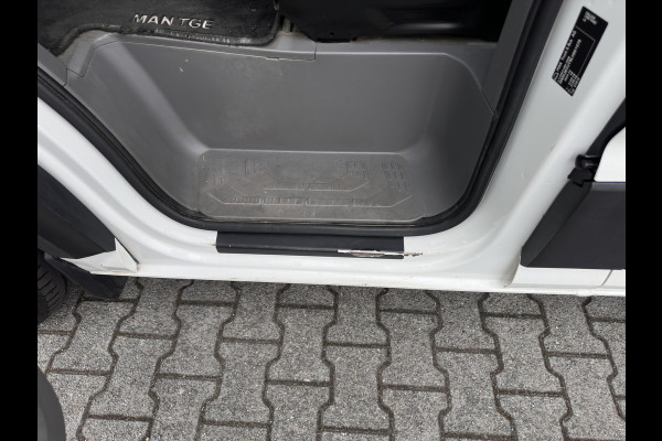 MAN eTGE Basis 36 kWh Aut. *HEATPUMP | NAVI-FULLMAP | AIRCO | CRUISE | 3-PERS | CAMERA | HEATED-ERGO-SEATS | PDC | DAB | WIFI | FULL-LED | CCS-FASTLOADER*