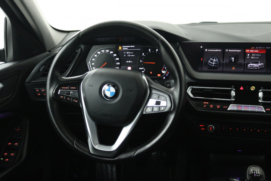 BMW 1-serie 118i High Executive (STOELVERWARMING, SFEERVERLICHTING, NAVIGATIE, PARKEERSENSOREN)
