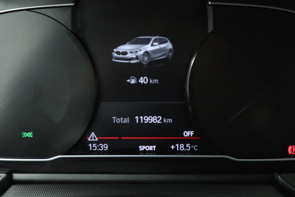 BMW 1-serie 118i High Executive (STOELVERWARMING, SFEERVERLICHTING, NAVIGATIE, PARKEERSENSOREN)