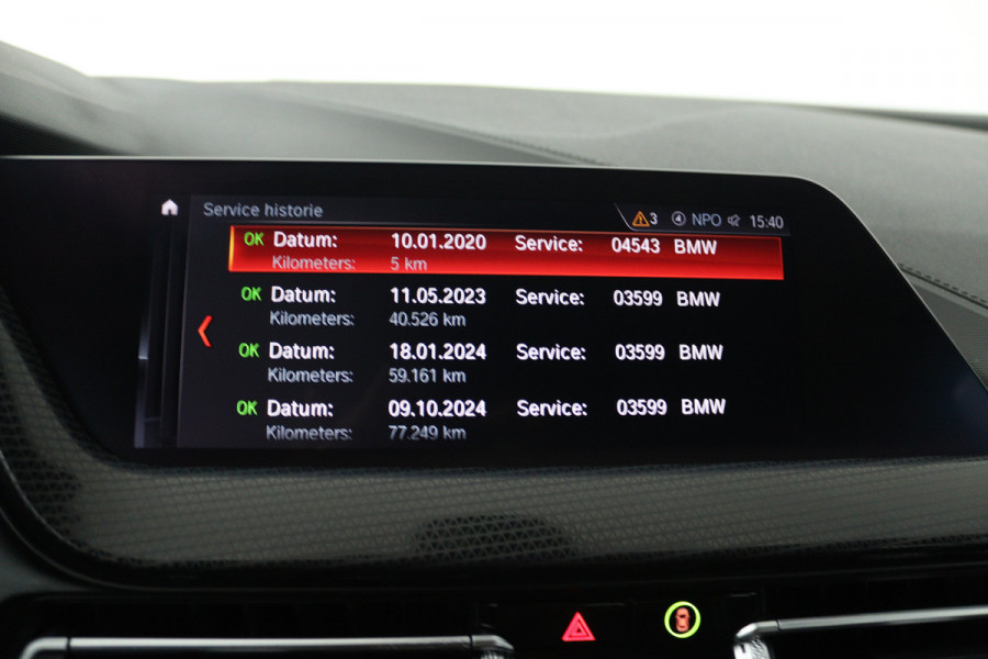 BMW 1-serie 118i High Executive (STOELVERWARMING, SFEERVERLICHTING, NAVIGATIE, PARKEERSENSOREN)