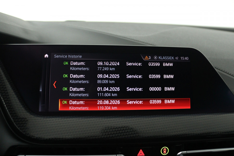 BMW 1-serie 118i High Executive (STOELVERWARMING, SFEERVERLICHTING, NAVIGATIE, PARKEERSENSOREN)
