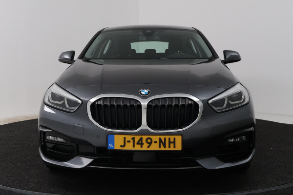 BMW 1-serie 118i High Executive (STOELVERWARMING, SFEERVERLICHTING, NAVIGATIE, PARKEERSENSOREN)