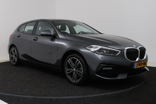 BMW 1-serie 118i High Executive (STOELVERWARMING, SFEERVERLICHTING, NAVIGATIE, PARKEERSENSOREN)