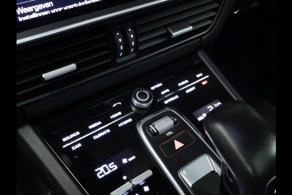Porsche Cayenne 3.0 E-Hybrid (APPLE CARPLAY,PANORAMADAK,SPORTUITLAAT,SPORT CHRONO,LEDER,CAMERA,ADAPTIEVE CRUISE,LED,NETTESTAAT)
