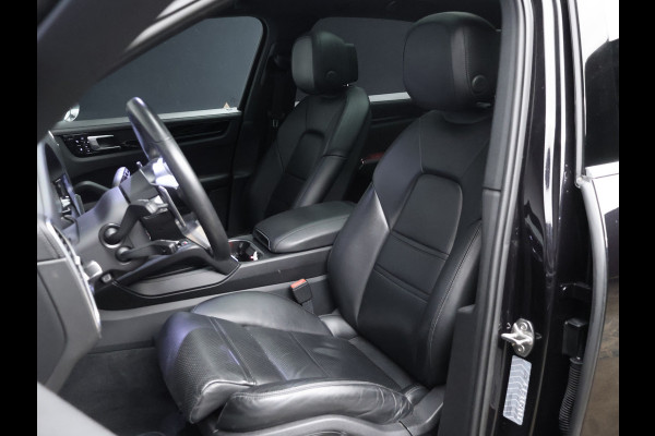 Porsche Cayenne 3.0 E-Hybrid (APPLE CARPLAY,PANORAMADAK,SPORTUITLAAT,SPORT CHRONO,LEDER,CAMERA,ADAPTIEVE CRUISE,LED,NETTESTAAT)