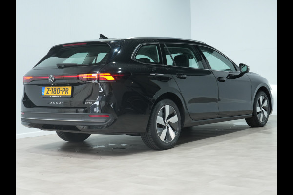 Volkswagen Passat Variant 1.5 eTSI 150pk DSG Business Trekhaak | Massage | Camera | Full-LED
