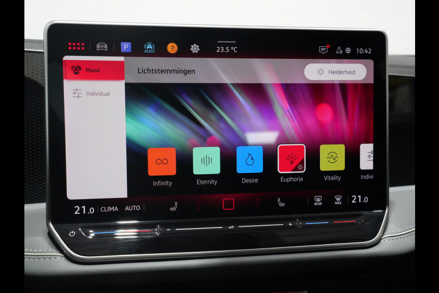 Volkswagen Passat Variant 1.5 eTSI 150pk DSG Business Trekhaak | Massage | Camera | Full-LED