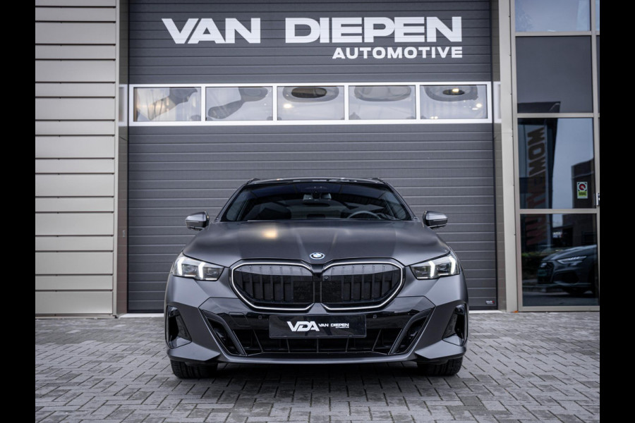 BMW 5 Serie Touring 550e xDrive M-Sport l Bowers/wilk l BMW-Garantie l Panorama