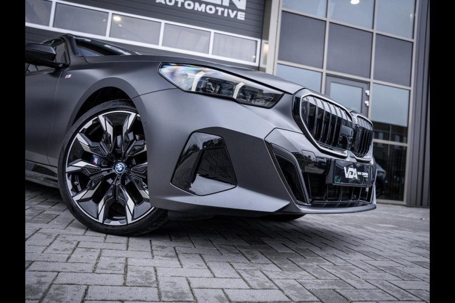 BMW 5 Serie Touring 550e xDrive M-Sport l Bowers/wilk l BMW-Garantie l Panorama