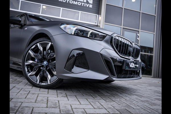 BMW 5 Serie Touring 550e xDrive M-Sport l Bowers/wilk l BMW-Garantie l Panorama