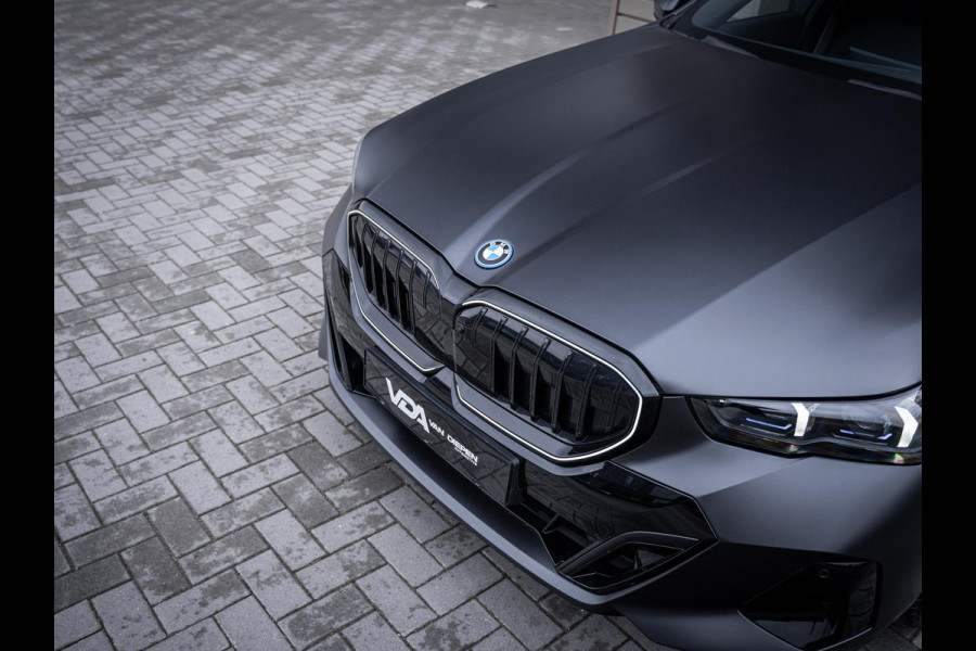 BMW 5 Serie Touring 550e xDrive M-Sport l Bowers/wilk l BMW-Garantie l Panorama