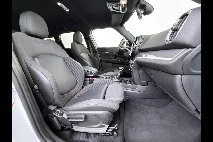 MINI Countryman 224PK Hybrid Automaat Cooper S E ALL4 Chili Camera Navi Bluetooth Ecc Elek.Achterklep Pdc Cruise Control Privacy Glas Lmv 18" Led Isofix Voicecontrol Sportstoelen Comfort Access