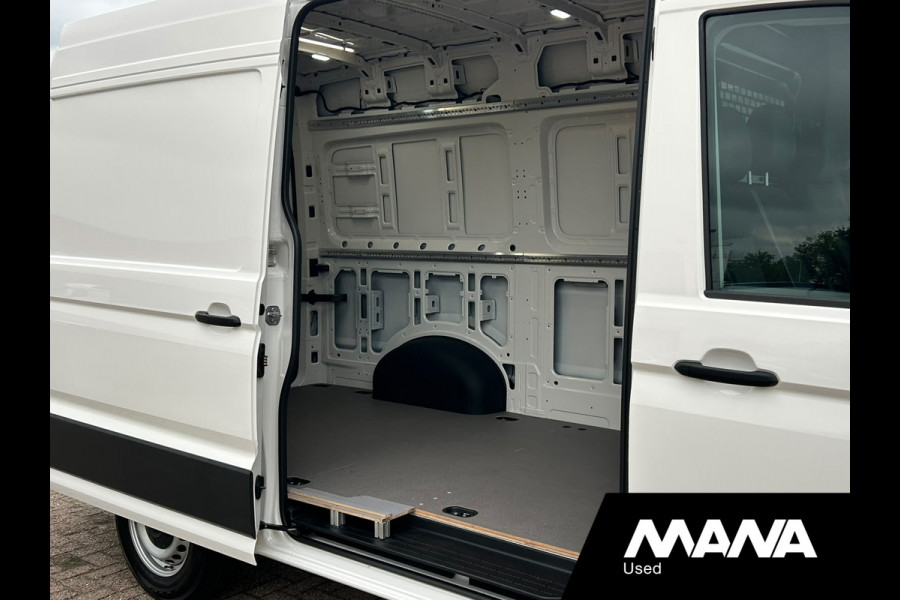 Volkswagen Crafter 35 2.0 TDI L3H3 140PK Automaat ZGAN! Cruise Airco Carplay Camera Trekhaak