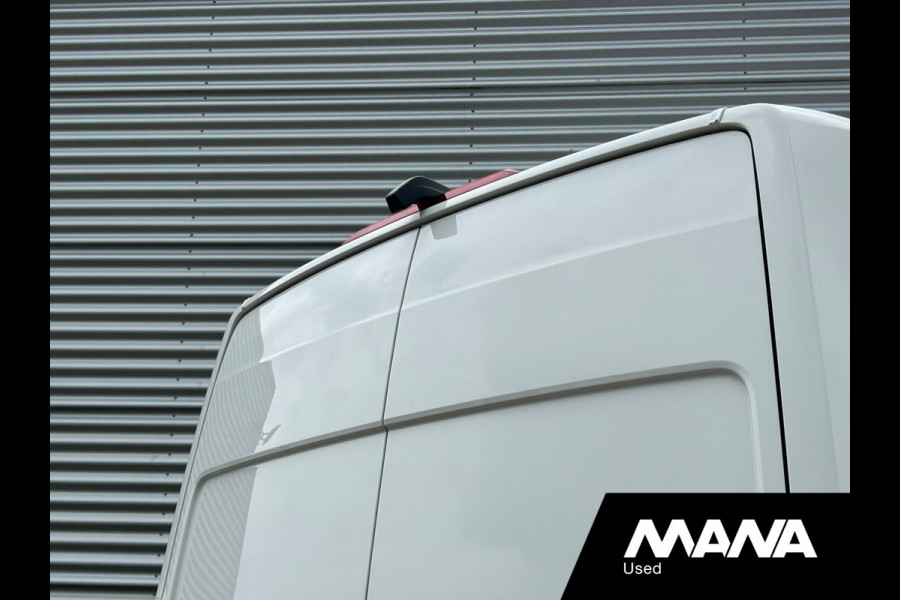 Volkswagen Crafter 35 2.0 TDI L3H3 140PK Automaat ZGAN! Cruise Airco Carplay Camera Trekhaak