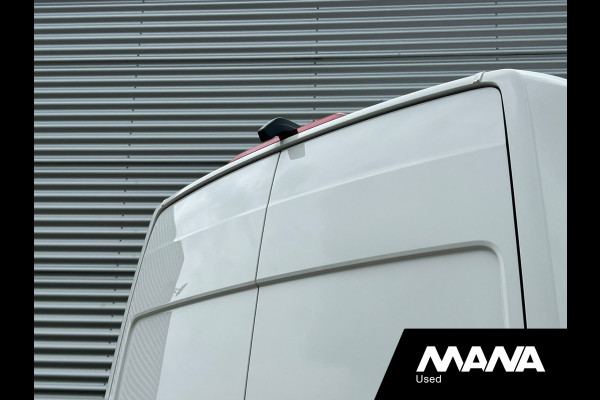 Volkswagen Crafter 35 2.0 TDI L3H3 140PK Automaat ZGAN! Cruise Airco Carplay Camera Trekhaak