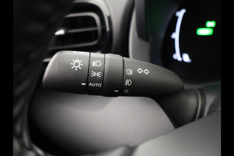 Toyota Yaris Cross 1.5 Hybrid 115 Dynamic Luxury | Stuur- & Stoelverwarming | Apple Carplay & AndroidAUTO | Privacy Glass |
