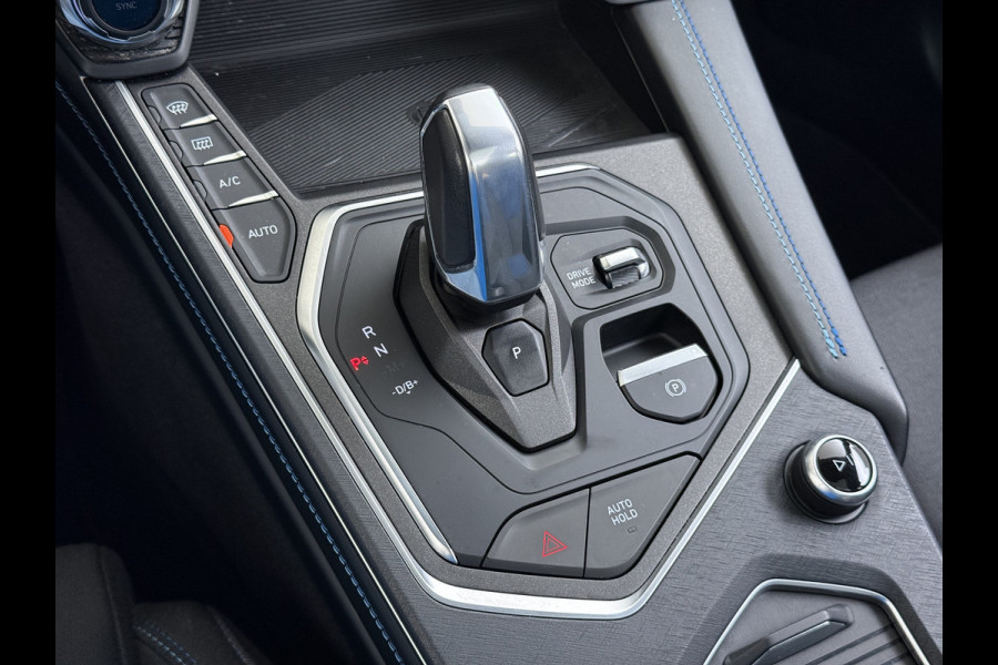 Lynk & Co 01 PHEV 261pk AUT-7 PanoDak 20"lm Trekhaak 360°Camera Apple Carplay Android Auto Adap.Cruise Navi Pdc Ecc Keyless Led Plug-In Hybri Elek.Memory.Stoel File assistent Dodehoek detector Elektrisch bedienbare achterklep Rijstrooksensor Wifi Verkeersbord detectie 425Nm/1.800KG Trekgewicht !  Origineel Nederlandse Auto € 43.000 nieuw