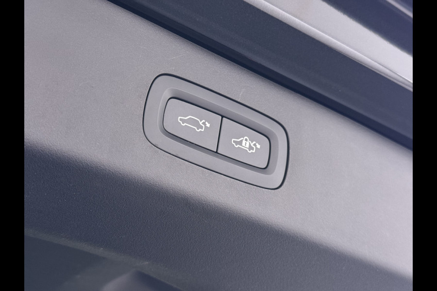 Lynk & Co 01 PHEV 261pk AUT-7 PanoDak 20"lm Trekhaak 360°Camera Apple Carplay Android Auto Adap.Cruise Navi Pdc Ecc Keyless Led Plug-In Hybri Elek.Memory.Stoel File assistent Dodehoek detector Elektrisch bedienbare achterklep Rijstrooksensor Wifi Verkeersbord detectie 425Nm/1.800KG Trekgewicht !  Origineel Nederlandse Auto € 43.000 nieuw