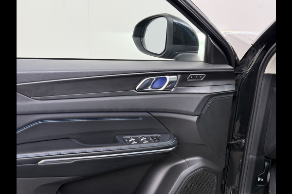Lynk & Co 01 PHEV 261pk AUT-7 PanoDak 20"lm Trekhaak 360°Camera Apple Carplay Android Auto Adap.Cruise Navi Pdc Ecc Keyless Led Plug-In Hybri Elek.Memory.Stoel File assistent Dodehoek detector Elektrisch bedienbare achterklep Rijstrooksensor Wifi Verkeersbord detectie 425Nm/1.800KG Trekgewicht !  Origineel Nederlandse Auto € 43.000 nieuw