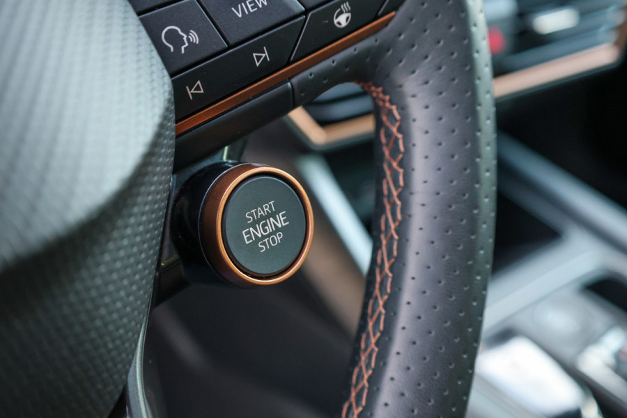 CUPRA Formentor 1.4 e-Hybrid VZ Tribe Edition | BTW | PANO | MEMORY | STOEL & STUURVERWARMING |
