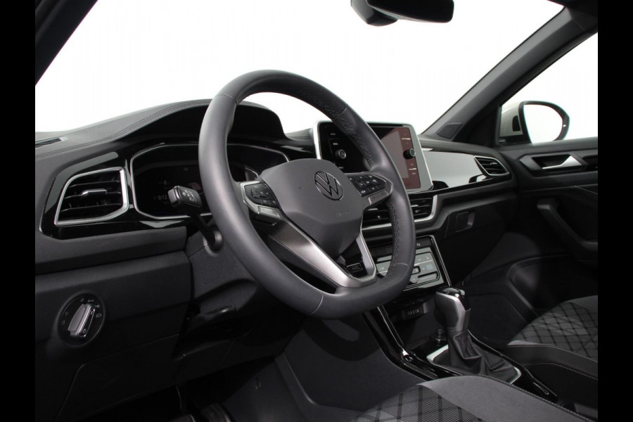 Volkswagen T-Roc 1.5 TSI R-Line + IQ Drive pakket Automaat Climate control Adaptieve cruise control Camera Parkeersensoren Stuurverwarming Stoelverwarming Keyless LED Apple Carplay/ Android Auto