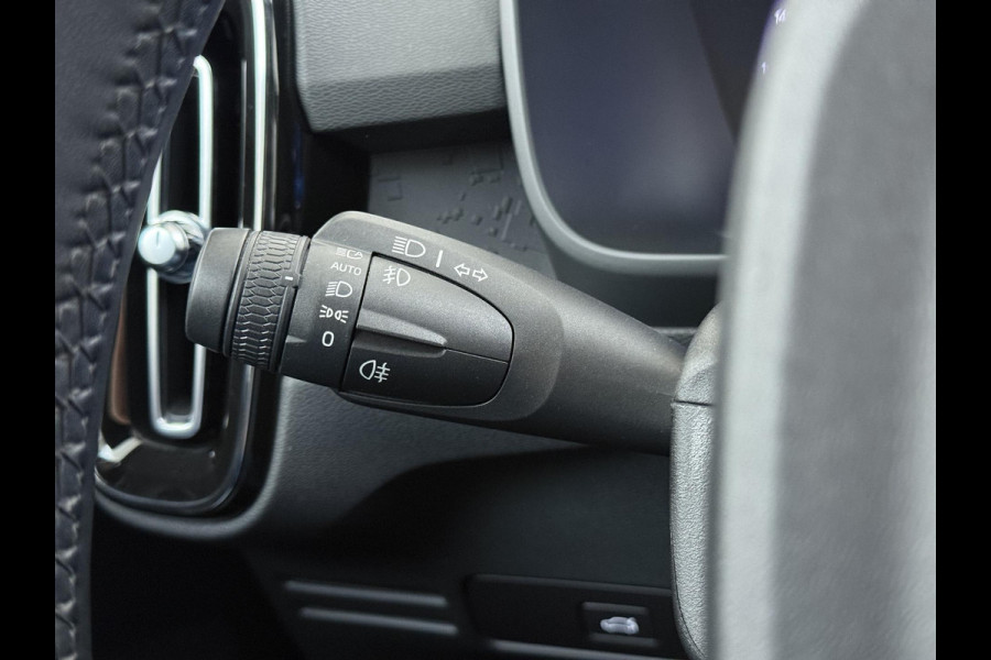 Volvo XC40 Recharge Plus SOH 92%| PILOT ASSIST ACC| ELEKTRISCHE ACHTERKLEP| DODE HOEK SENSOR |WARMTEPOMP| STOEL + STUURVERWARMING| ACHTERUITRIJCAMERA| RIJKLAAPRIJS INCL. 12 MND BOVAG GARANTIE|