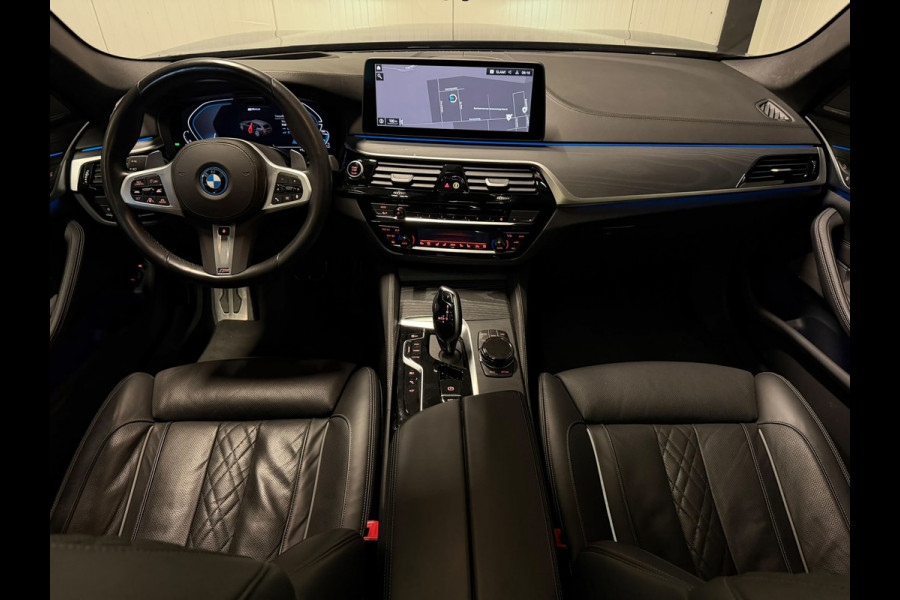 BMW 5 Serie Touring 530e xDrive M Sport Pro Pano HUD Massage Laser 4-Wielbesturing Shadowline 360 Camera Softclose Dealer Onderhou