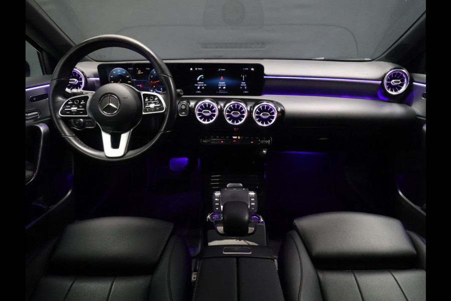 Mercedes-Benz A-Klasse 180 Business Solution Luxury [SCHUIFKANTELDAK, SFEERVERLICHTING, STOELVERWARMING, CRUISE CONTROL, MEMORY SEATS, CAMERA, PDC V+A, DIGITAL DASH, LEDER, BLUETOOTH, NAVIGATIE, CLIMATE CONTROL, NIUEWSTAAT]