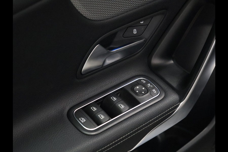 Mercedes-Benz A-Klasse 180 Business Solution Luxury [SCHUIFKANTELDAK, SFEERVERLICHTING, STOELVERWARMING, CRUISE CONTROL, MEMORY SEATS, CAMERA, PDC V+A, DIGITAL DASH, LEDER, BLUETOOTH, NAVIGATIE, CLIMATE CONTROL, NIUEWSTAAT]