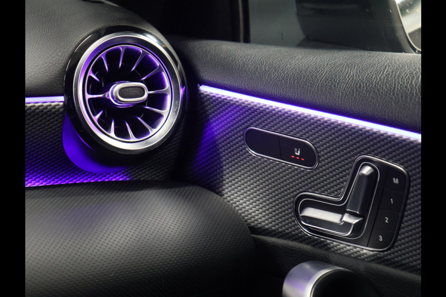 Mercedes-Benz A-Klasse 180 Business Solution Luxury [SCHUIFKANTELDAK, SFEERVERLICHTING, STOELVERWARMING, CRUISE CONTROL, MEMORY SEATS, CAMERA, PDC V+A, DIGITAL DASH, LEDER, BLUETOOTH, NAVIGATIE, CLIMATE CONTROL, NIUEWSTAAT]