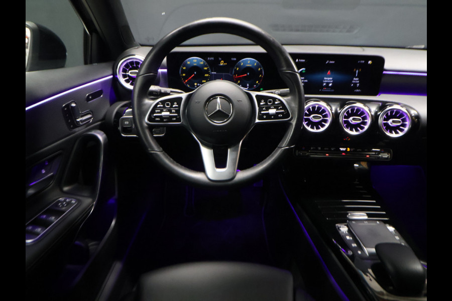 Mercedes-Benz A-Klasse 180 Business Solution Luxury [SCHUIFKANTELDAK, SFEERVERLICHTING, STOELVERWARMING, CRUISE CONTROL, MEMORY SEATS, CAMERA, PDC V+A, DIGITAL DASH, LEDER, BLUETOOTH, NAVIGATIE, CLIMATE CONTROL, NIUEWSTAAT]