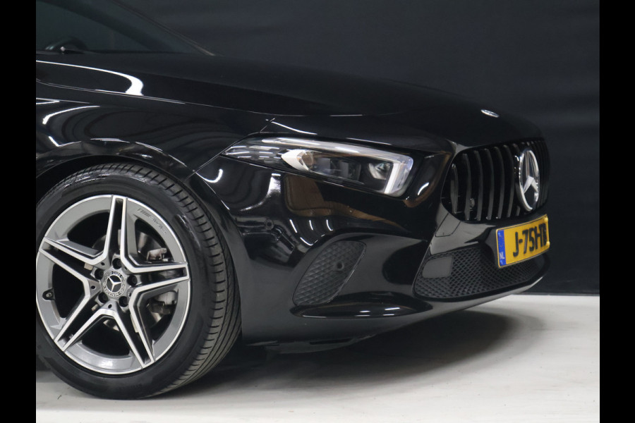 Mercedes-Benz A-Klasse 180 Business Solution Luxury [SCHUIFKANTELDAK, SFEERVERLICHTING, STOELVERWARMING, CRUISE CONTROL, MEMORY SEATS, CAMERA, PDC V+A, DIGITAL DASH, LEDER, BLUETOOTH, NAVIGATIE, CLIMATE CONTROL, NIUEWSTAAT]