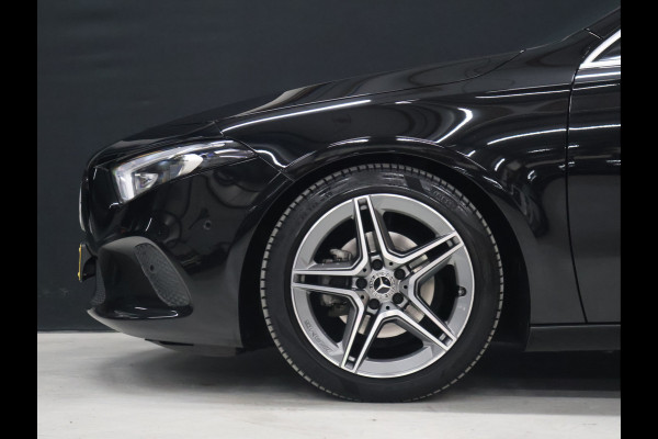 Mercedes-Benz A-Klasse 180 Business Solution Luxury [SCHUIFKANTELDAK, SFEERVERLICHTING, STOELVERWARMING, CRUISE CONTROL, MEMORY SEATS, CAMERA, PDC V+A, DIGITAL DASH, LEDER, BLUETOOTH, NAVIGATIE, CLIMATE CONTROL, NIUEWSTAAT]