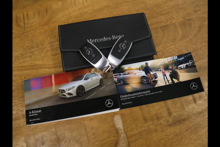 Mercedes-Benz A-Klasse 180 Business Solution Luxury [SCHUIFKANTELDAK, SFEERVERLICHTING, STOELVERWARMING, CRUISE CONTROL, MEMORY SEATS, CAMERA, PDC V+A, DIGITAL DASH, LEDER, BLUETOOTH, NAVIGATIE, CLIMATE CONTROL, NIUEWSTAAT]